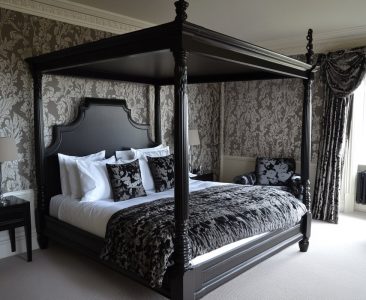 317638724635224560978