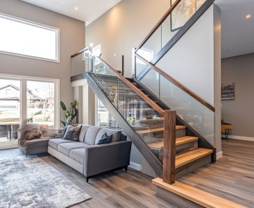singhyashdeep_The_modern_straight_staircase_featuring_a_combi_c90d1c27-41c9-4dbc-8cfe-877bc890551e_2-img