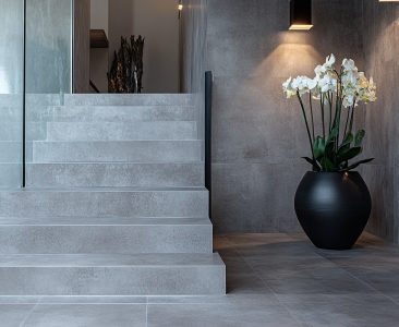 singhyashdeep_This_contemporary_straight_staircase_redefines__32108e85-1288-4e92-be44-302b3af21a5a_0-img